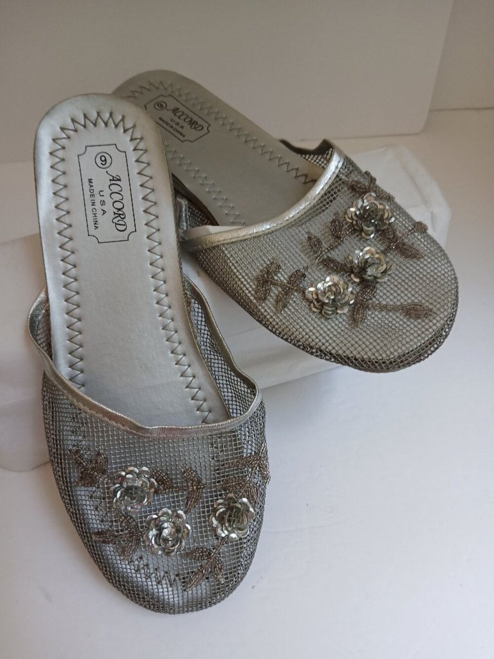 Vintage Y2K  Chinese Slippers Silver Mesh Beads & Raised Sequin Flowers Sz 8.5